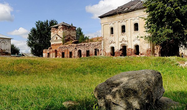 Ансамбль Казанской и Троицкой церквей (Весьегонск Тверская область)