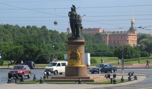 Марсово поле. Памятник Суворову