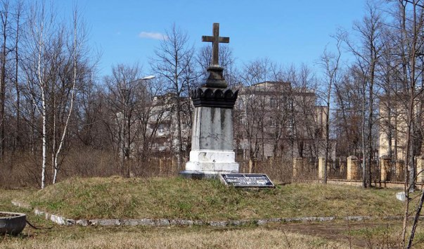 Памятник защитникам отечества умершим в Боровичских лазаретах