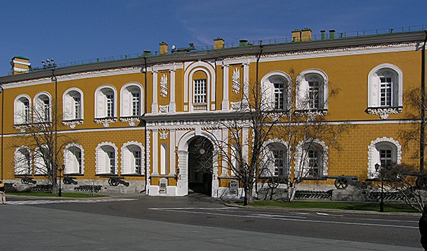 Здание Арсенала Московского Кремля